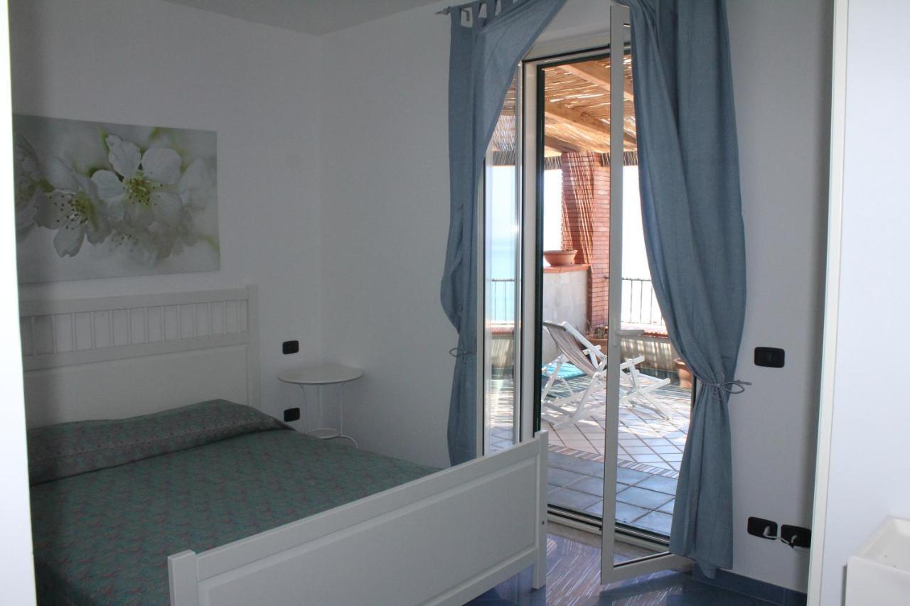 Waikiki Beach Apartments Santa Maria di Castellabate Exterior foto
